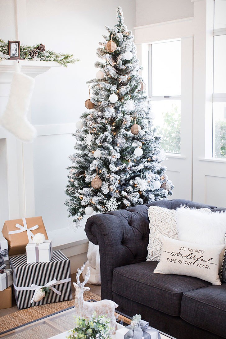 Елка в белом стиле