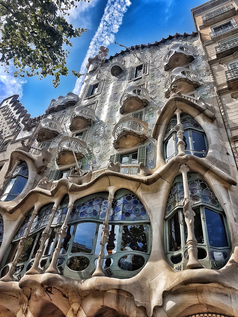 Здания Антонио Гауди в Барселоне