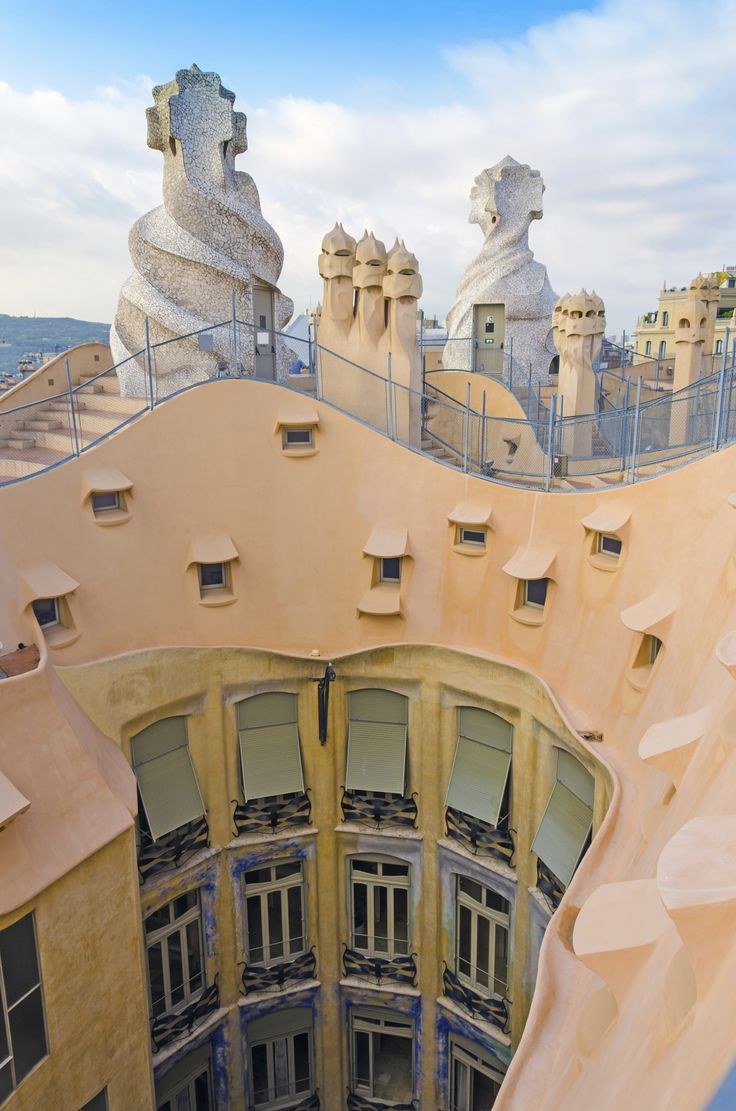 Здания Антонио Гауди в Барселоне