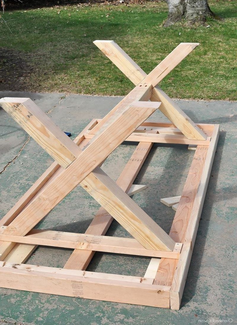 Столик садовый из досок