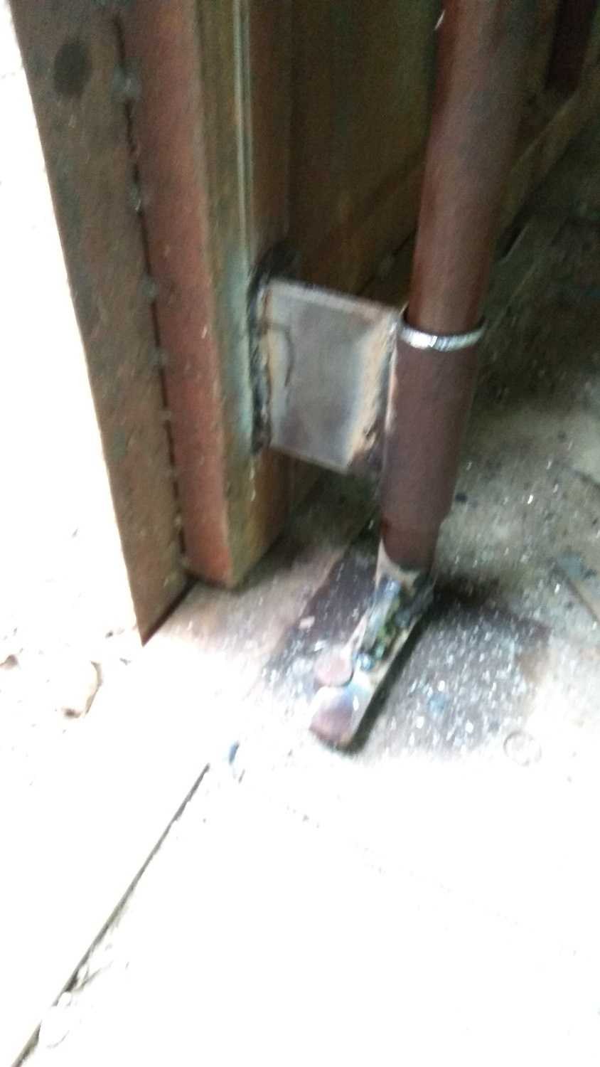 Затвор для дверцы топки печи