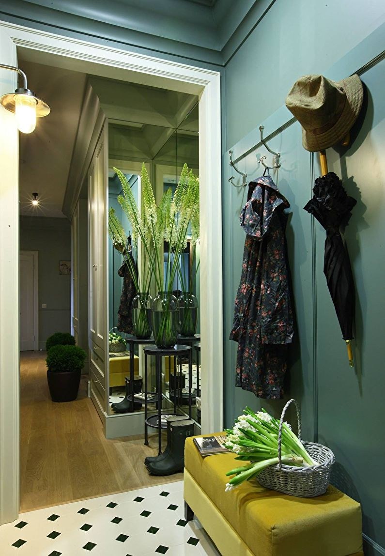 Прихожая в оливковом цвете