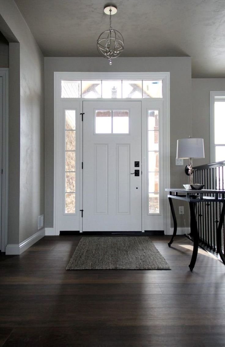 Иртерьер с белыми дверьми