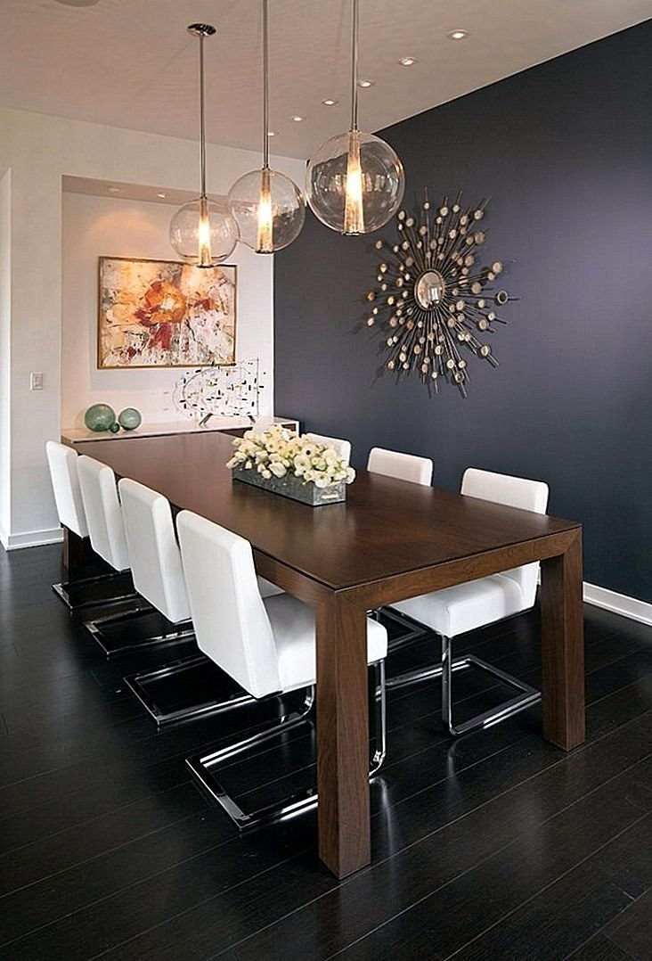 Люстра над столом на кухне