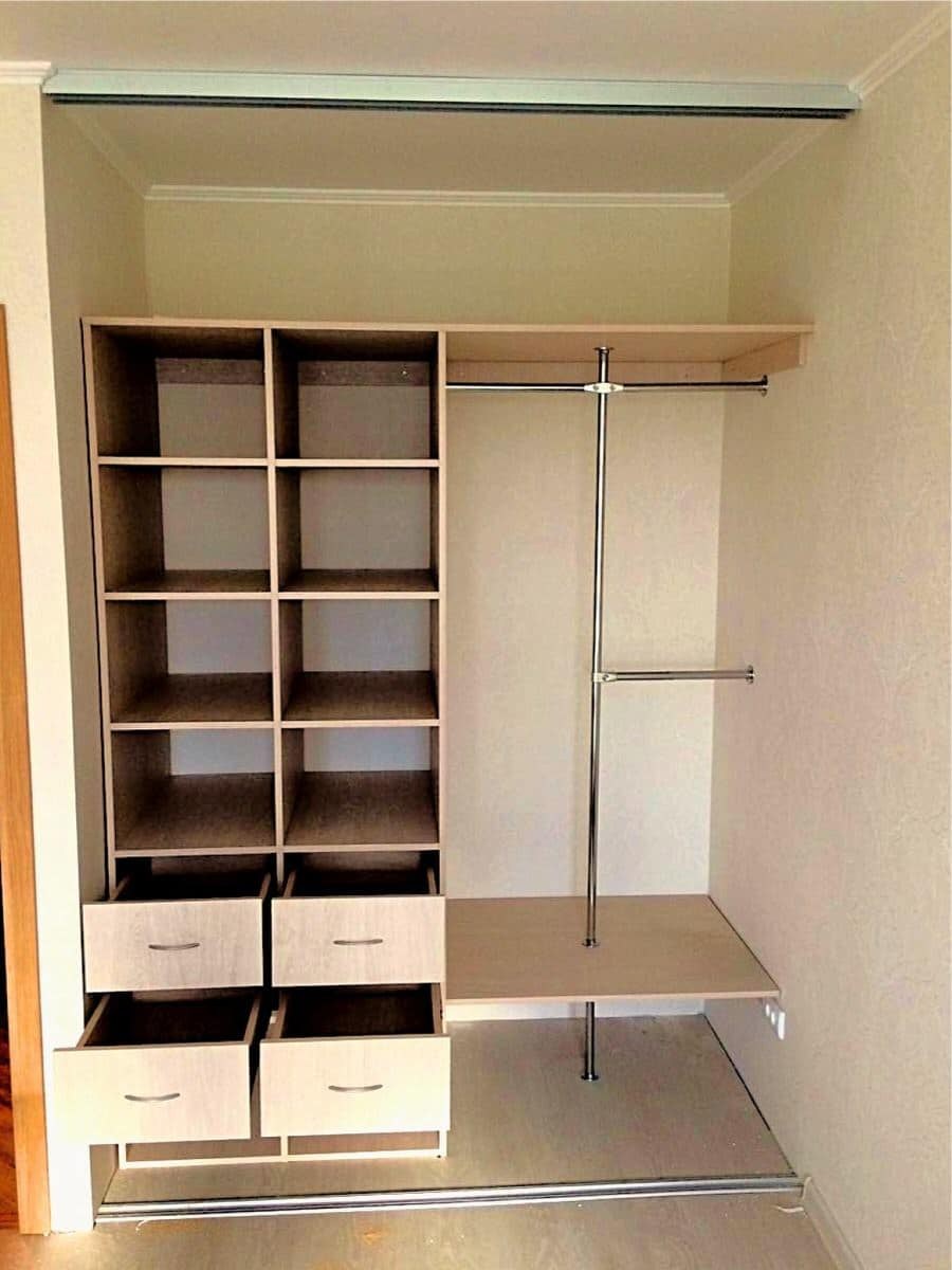 Шкаф внутри