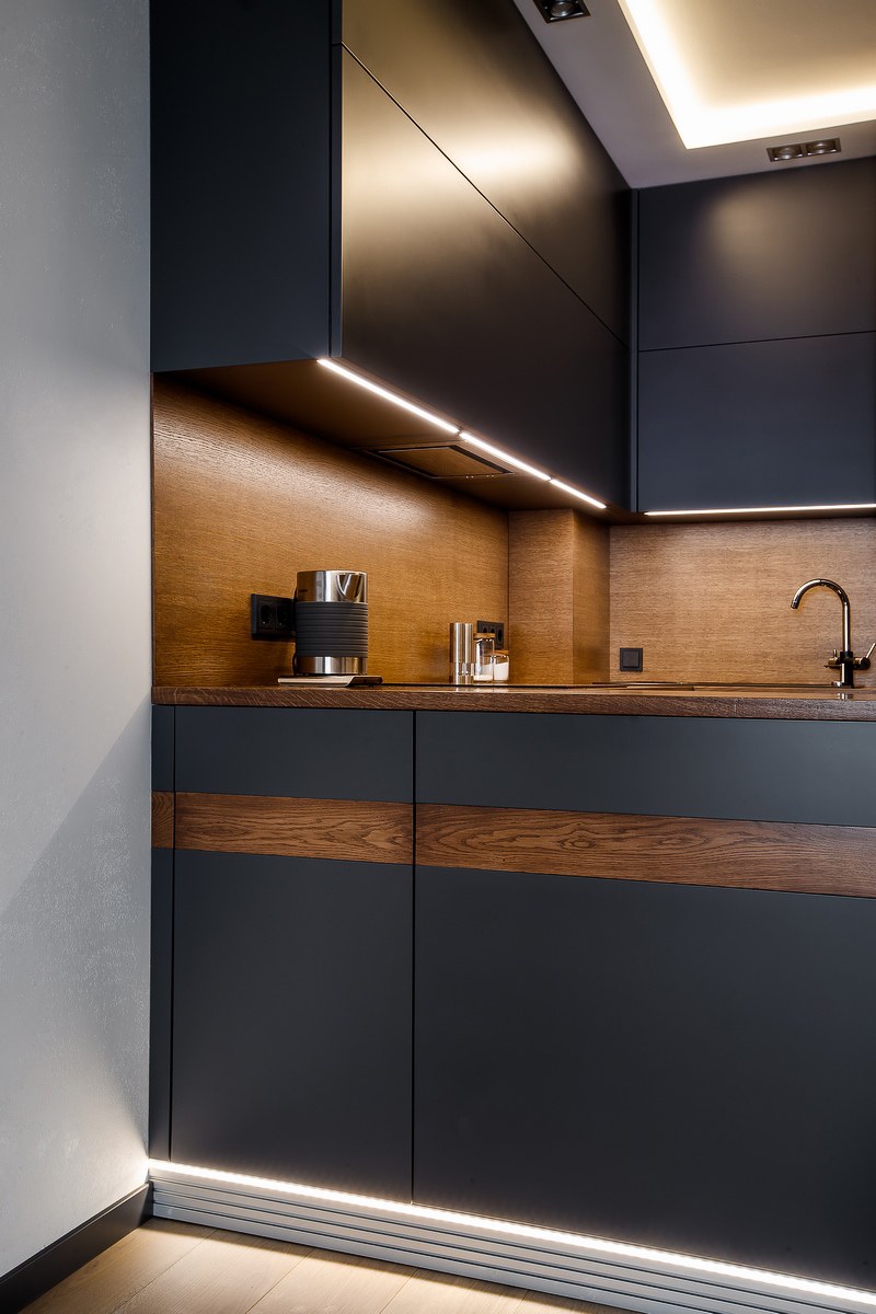 Кухня графит с деревянной столешницей