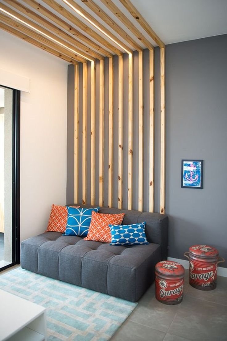 Декор стены деревянными рейками