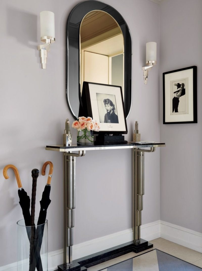 Косож в прихожуу с зеркалом