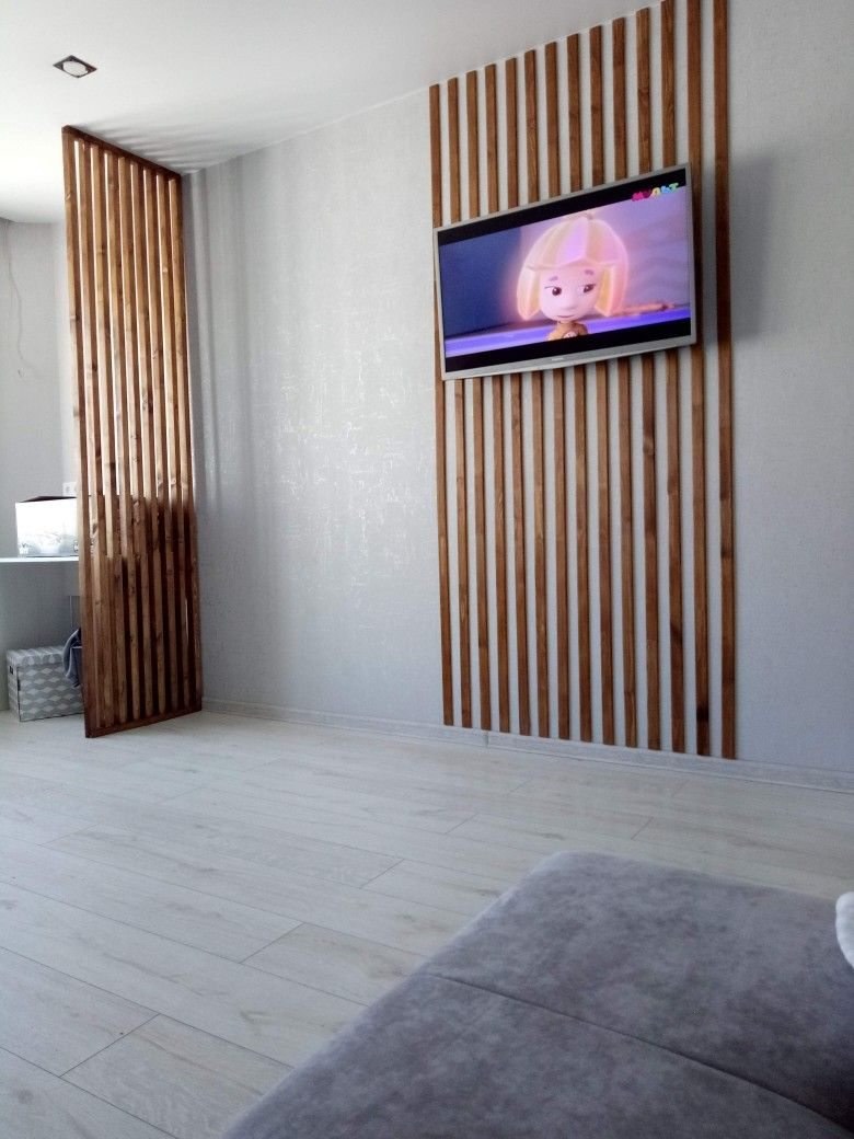 Обшивка стен деревянными рейками