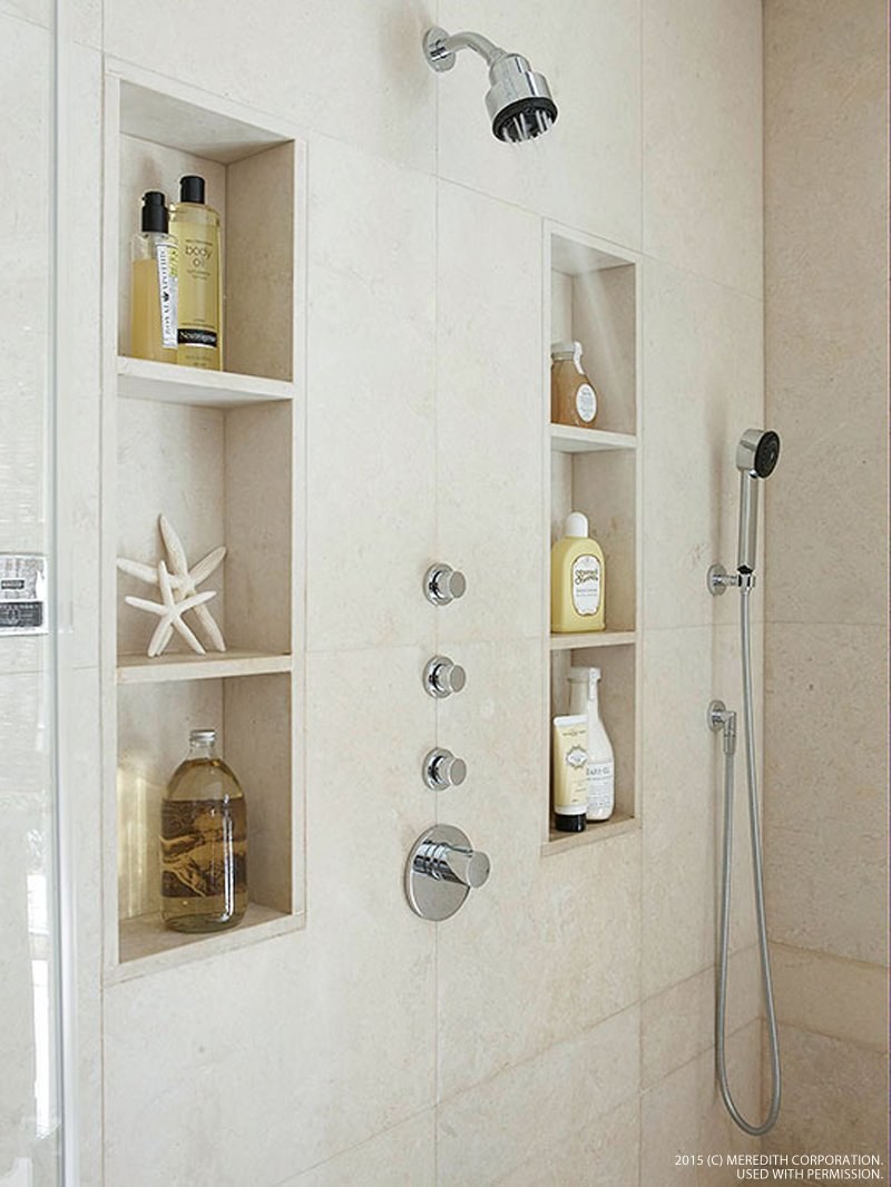 Встроенная полка в ванной для шампуней