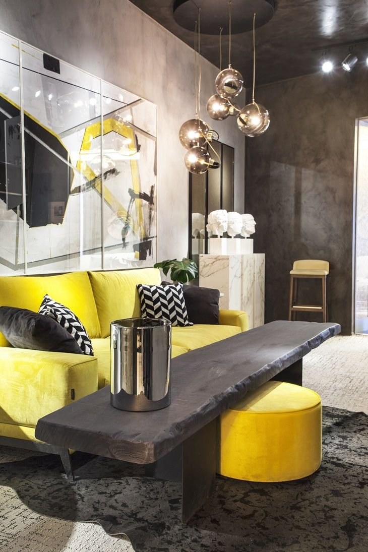 Гостиная с желтыми акцентами