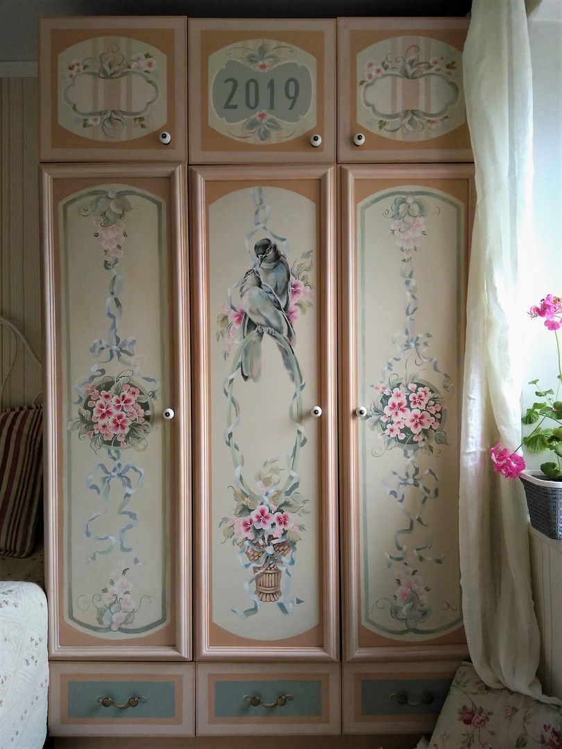 Реставрируем старый шкаф