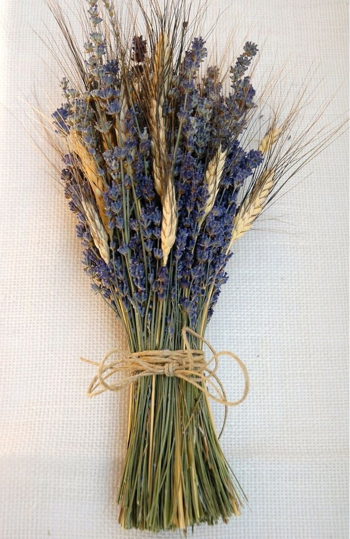 Букет из сухоцветов с лавандой и пшеницей