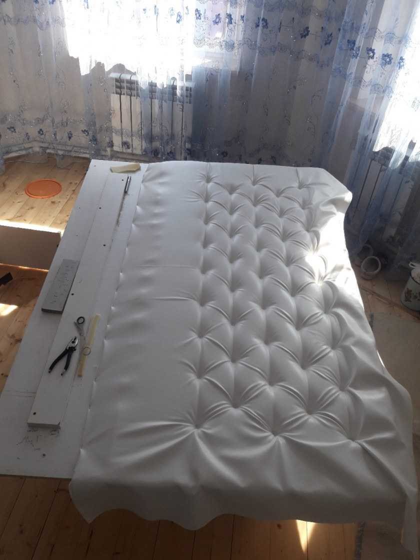 Обшить кровать тканью