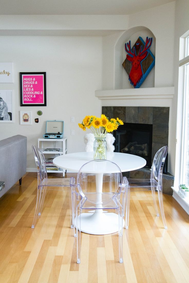 Прозрачные стулья в интерьере