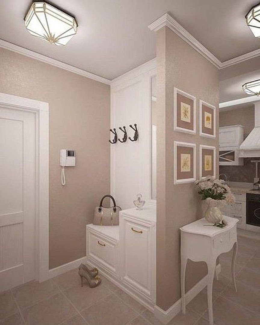 Прихожая в светлых тонах