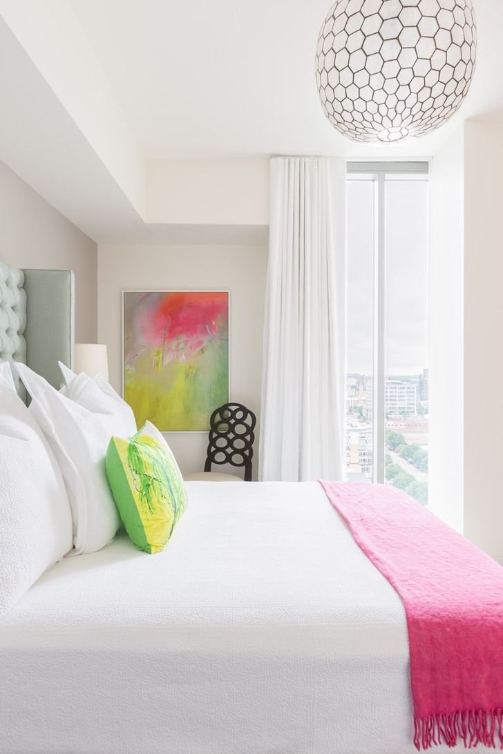 Спальня в ярких тонах