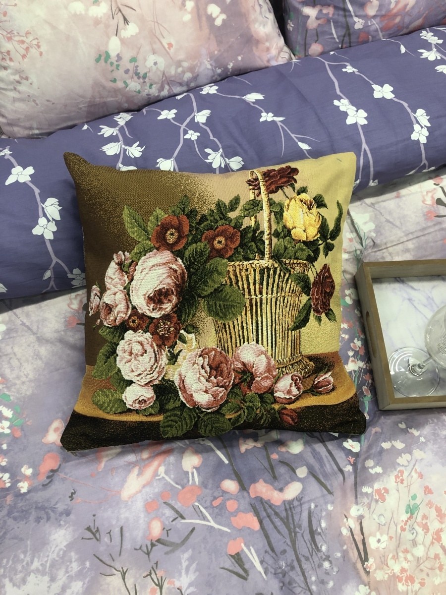Подушки гобеленовые на диван