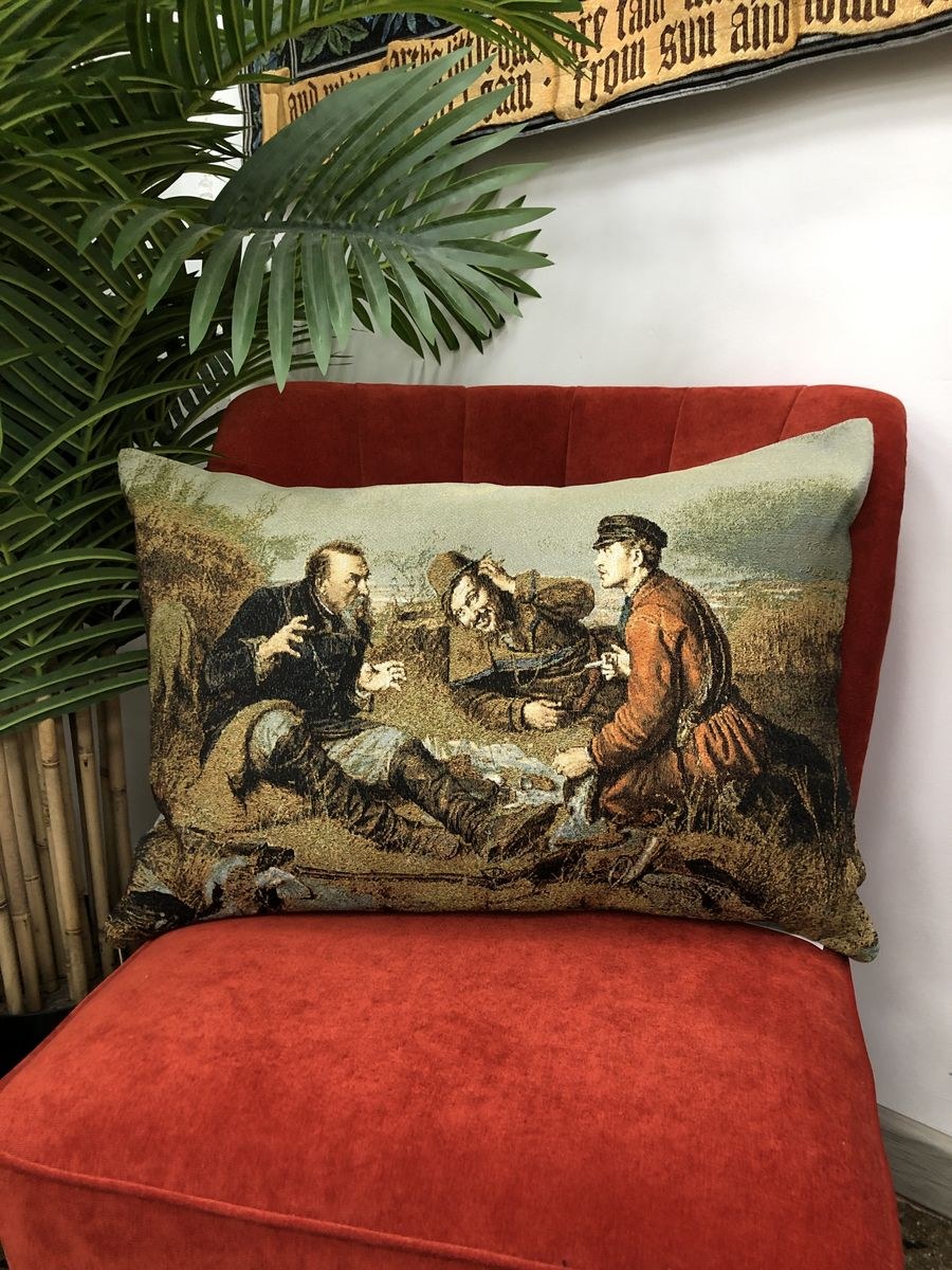 Гобеленовые подушки на кухне