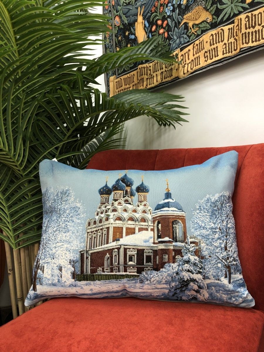 Гобеленовые подушки на кухне