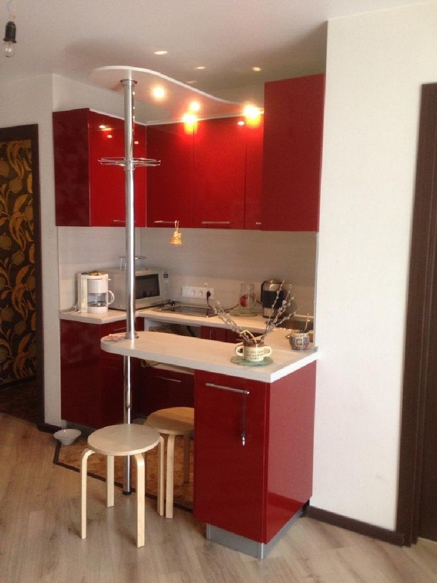 Мини кухня для студии с барной стойкой