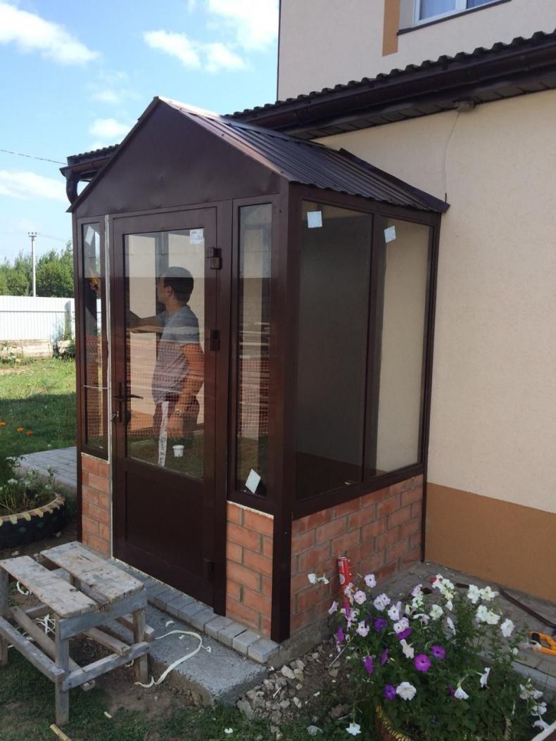 Крыльцо с тамбуром в частном доме