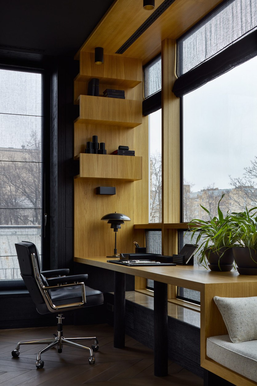 Кабинет на балконе в стиле лофт