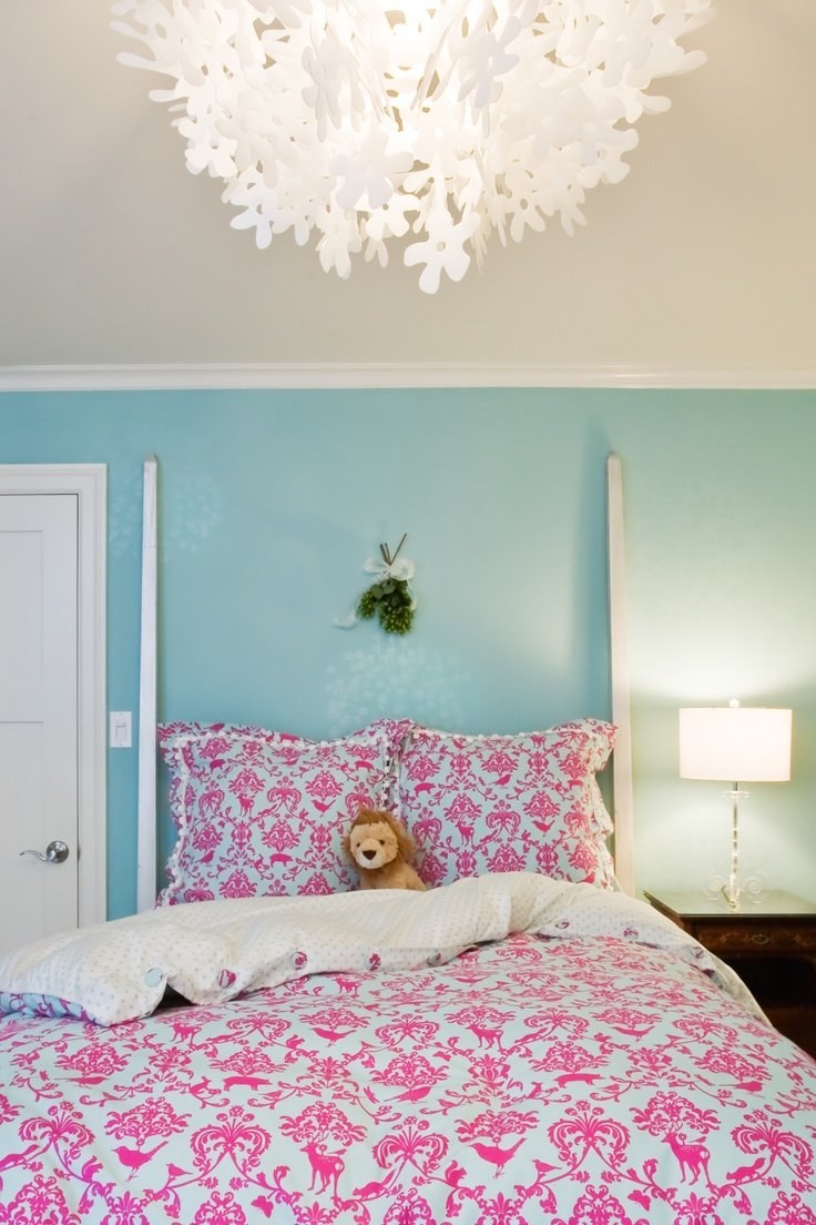 Люстра в комнату для девочки