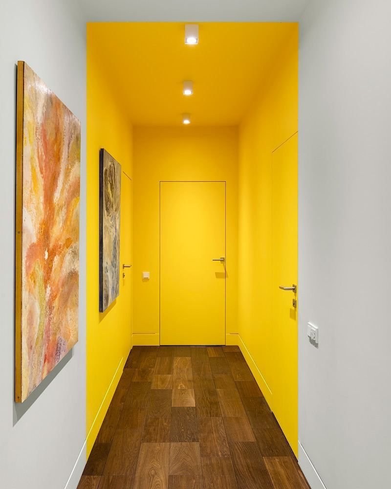 Желтая стена