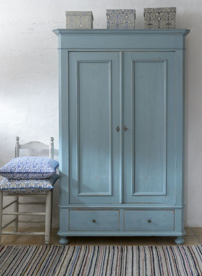 Красим шкаф