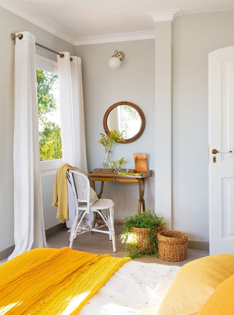 Спальня с желтыми акцентами