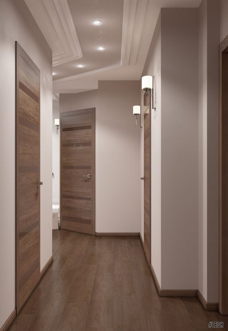 Коридор с коричневыми дверями