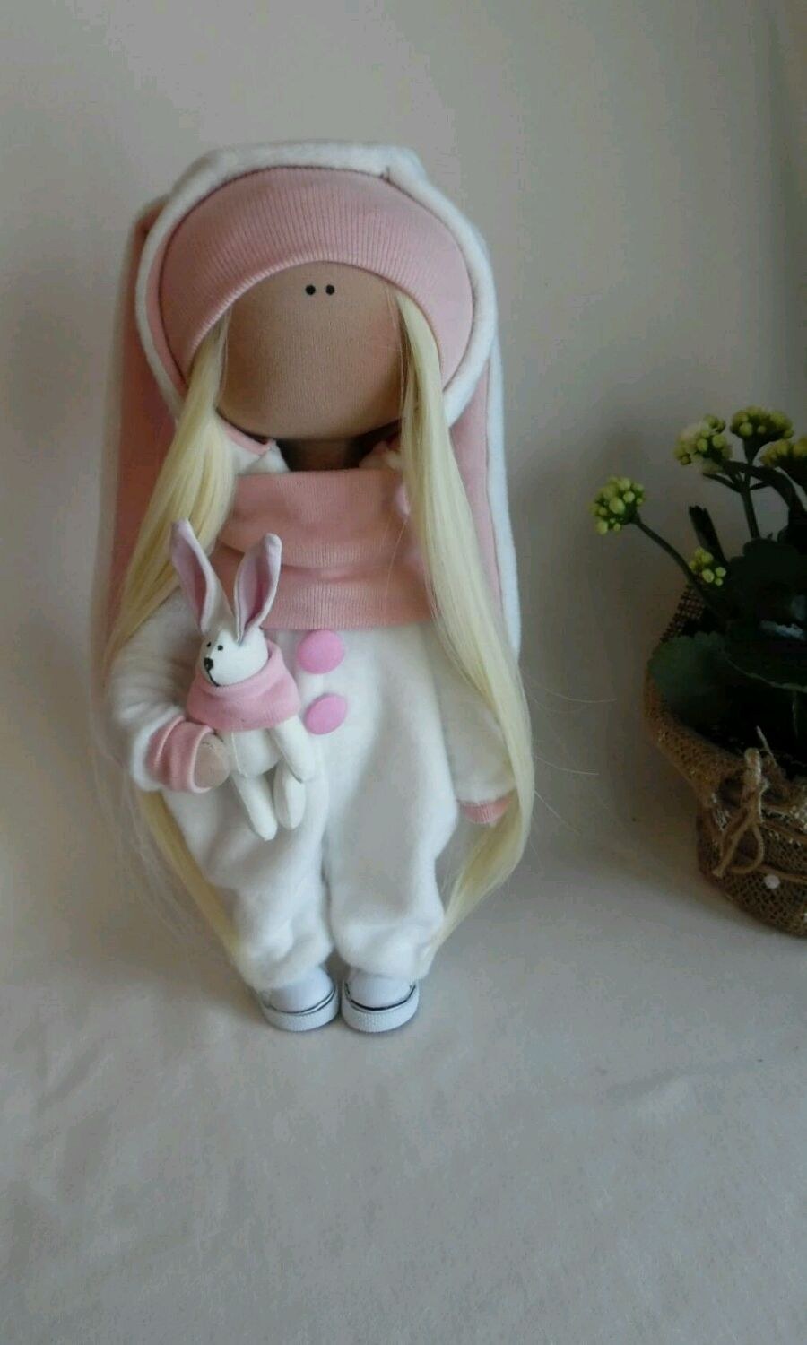 Интерьерная кукла в костюме зайчика