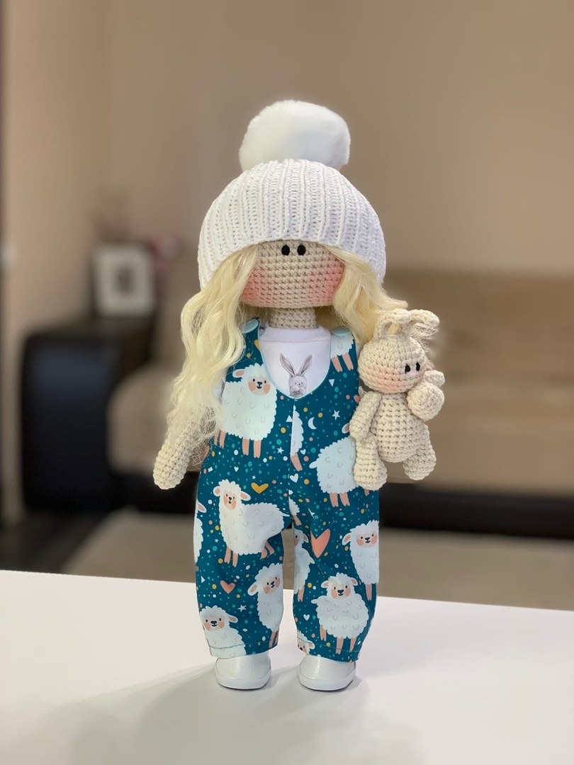 Фото Милана Хасавюрта зима руки сег кукла