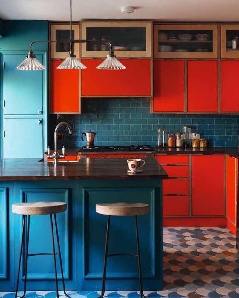 Яркая кухня