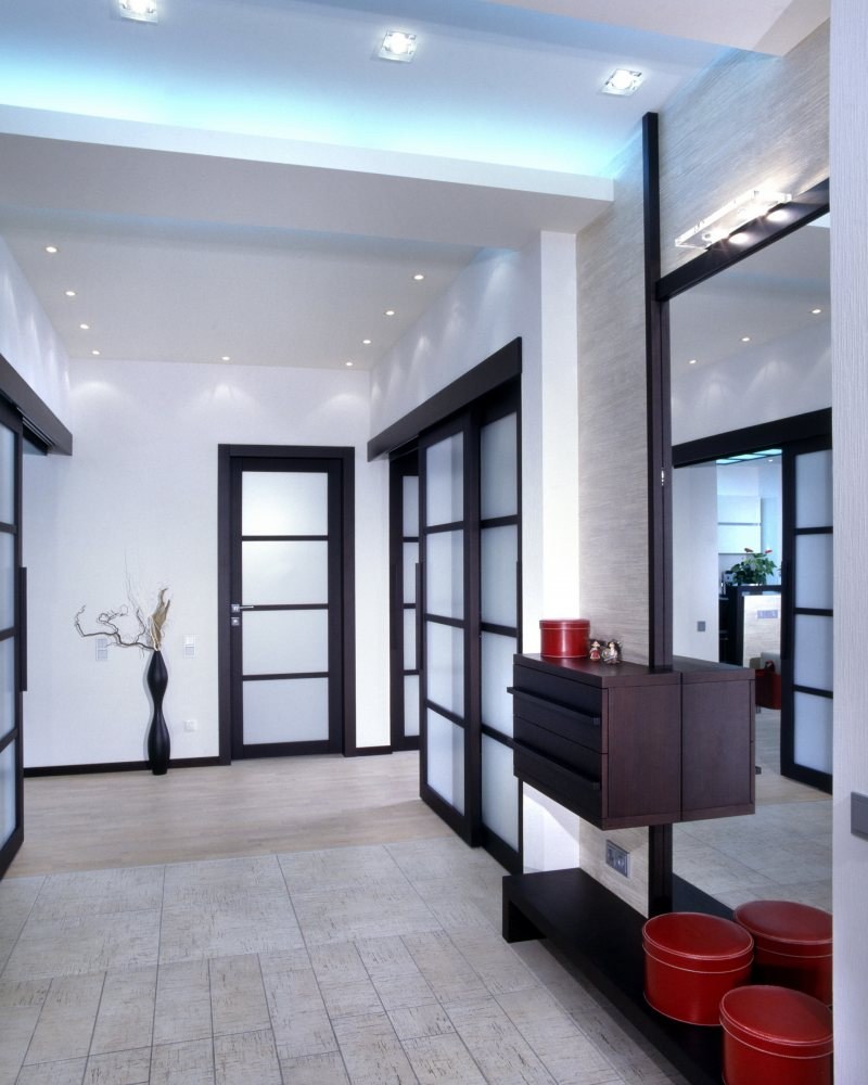 Черные двери в интерьере