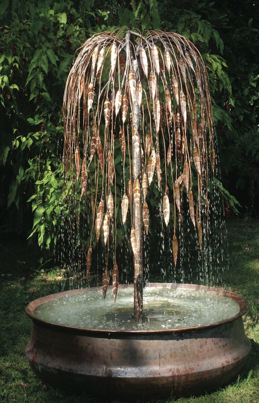 Ива плакучая водопад