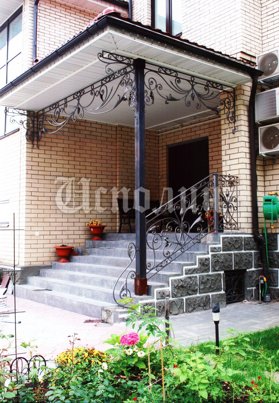 Угловое крыльцо для частного