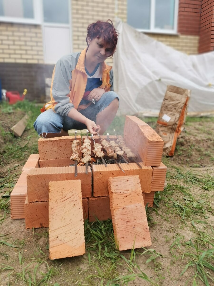 Простой мангал из кирпича