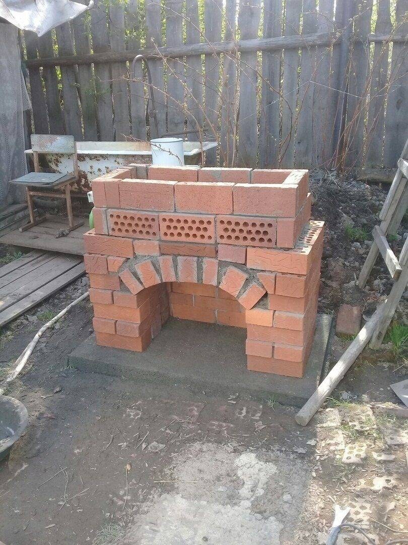 Небольшой мангал из кирпича