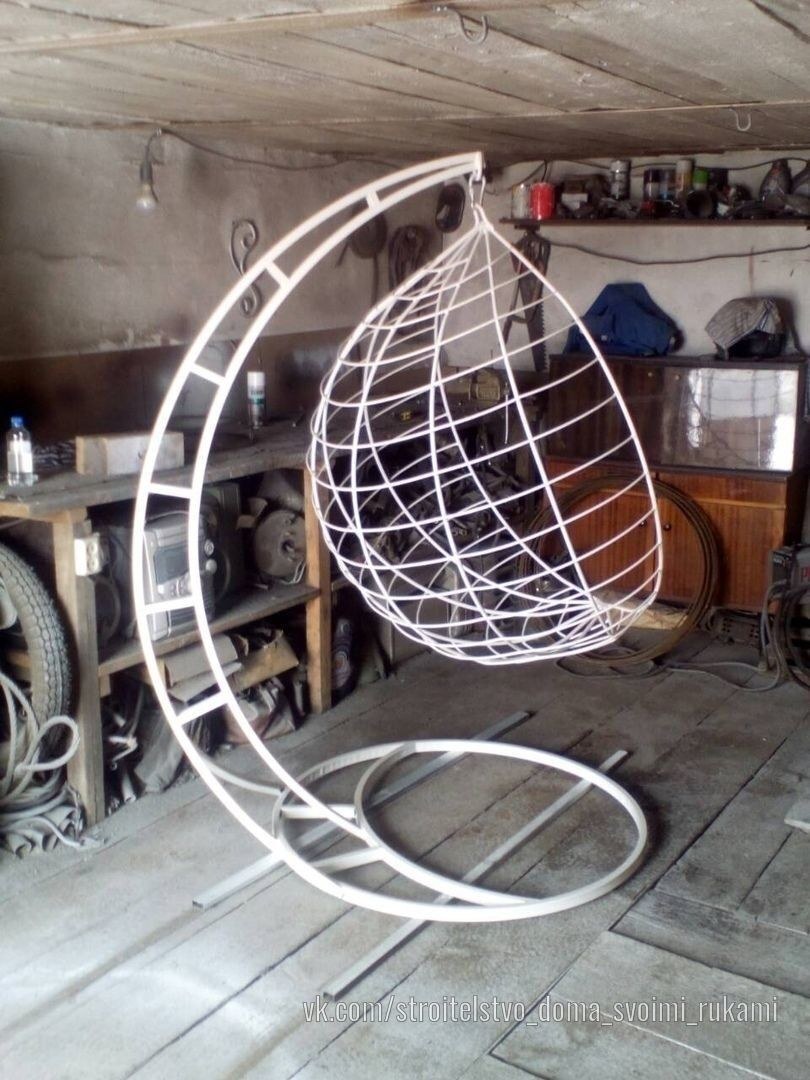 Подвесное кресло из профильной трубы