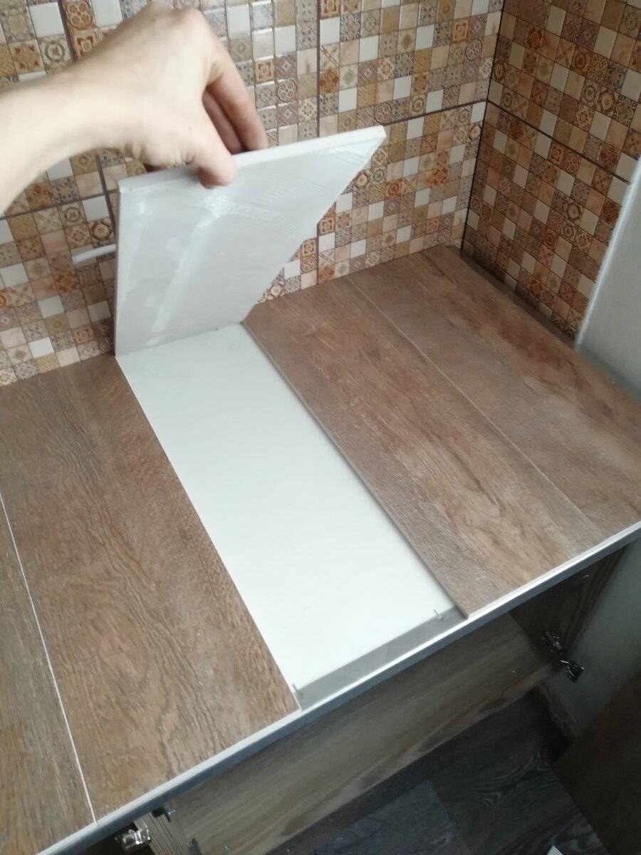 Столешница облицованная плиткой