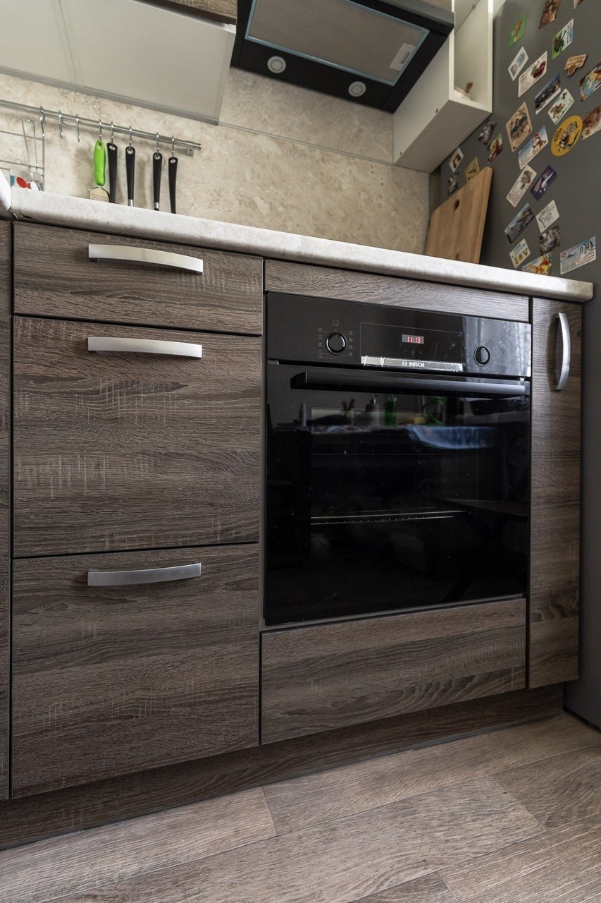 Кухня серо коричневого цвета