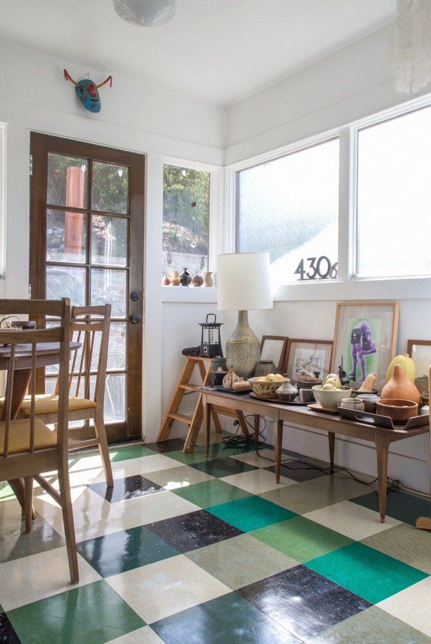 Крашеный деревянный пол в интерьере