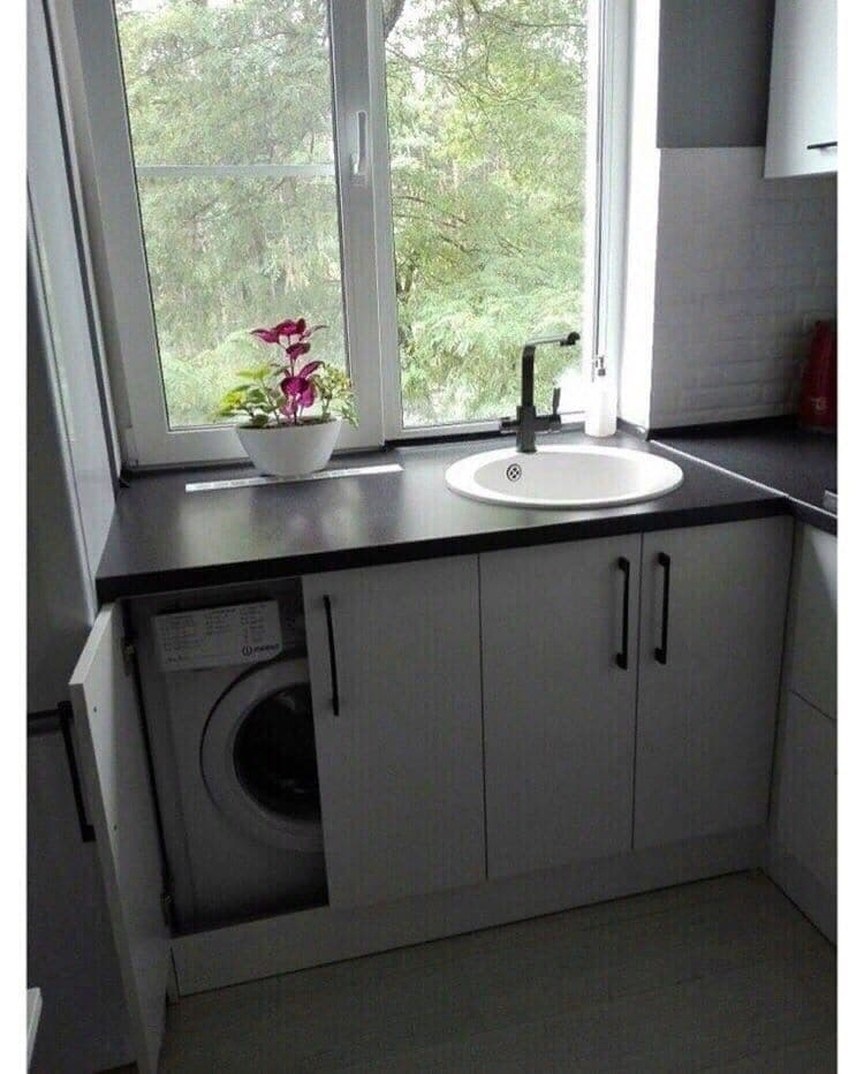 Умывальник на подоконнике