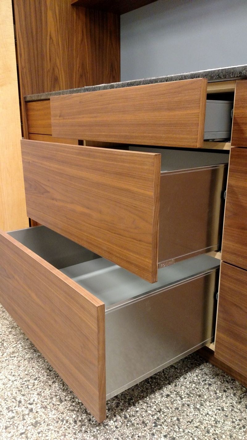 Выдвижной ящик