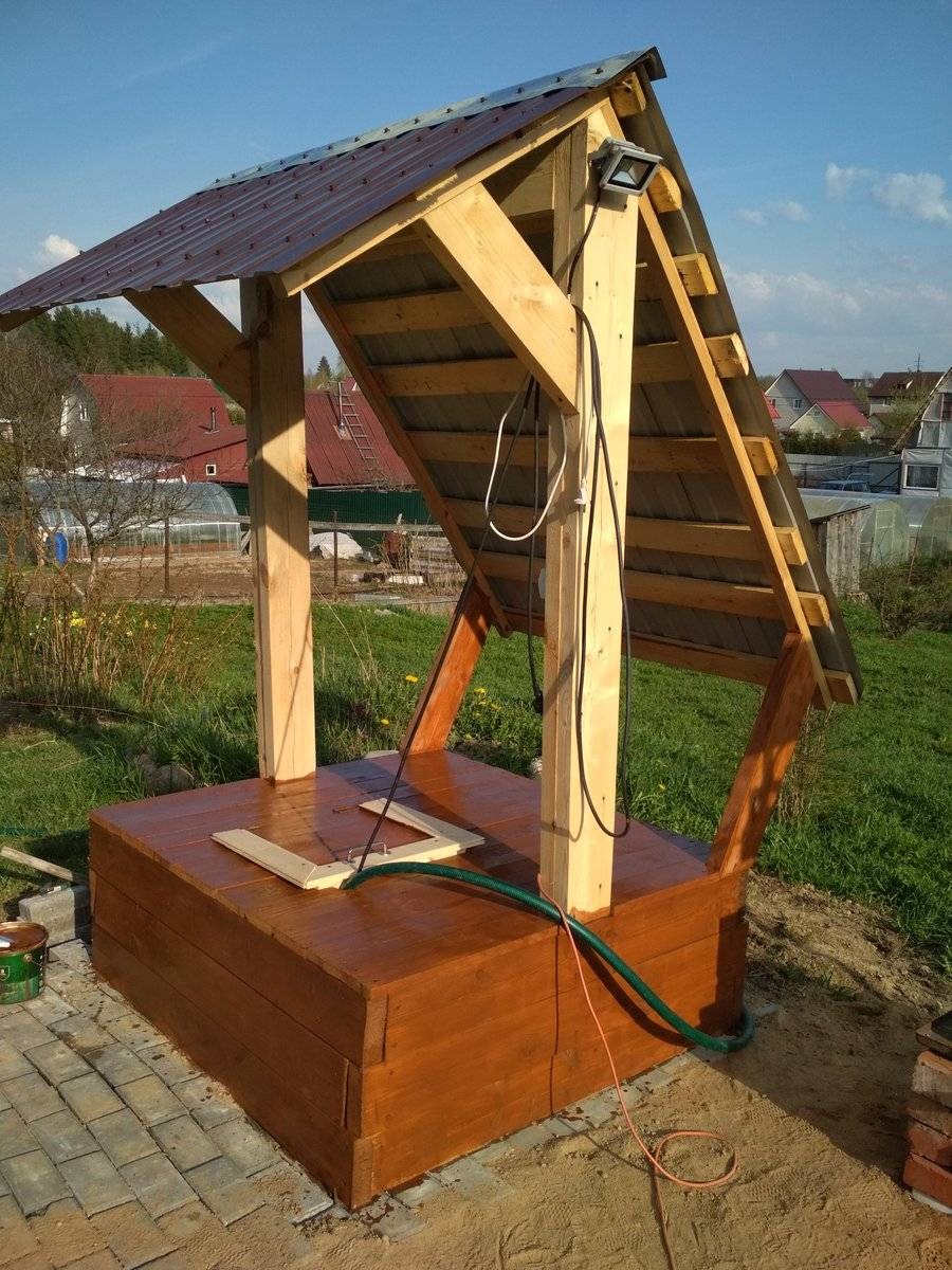 Домик для колодца на даче