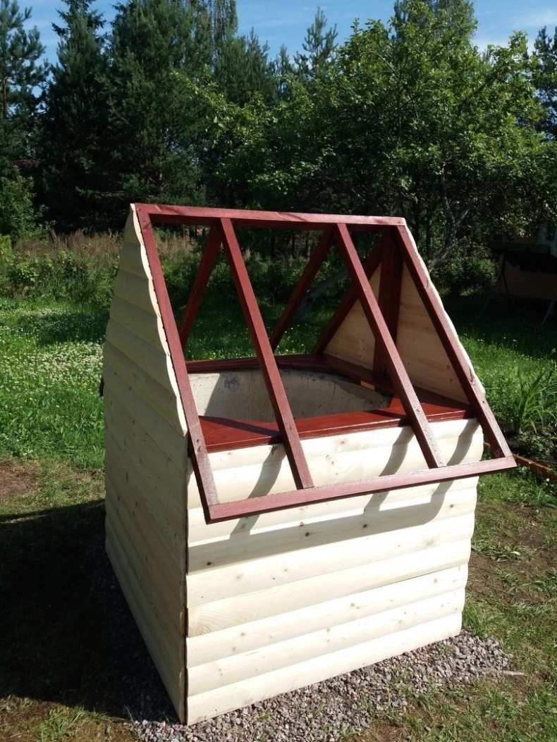 Каркас домика для колодца
