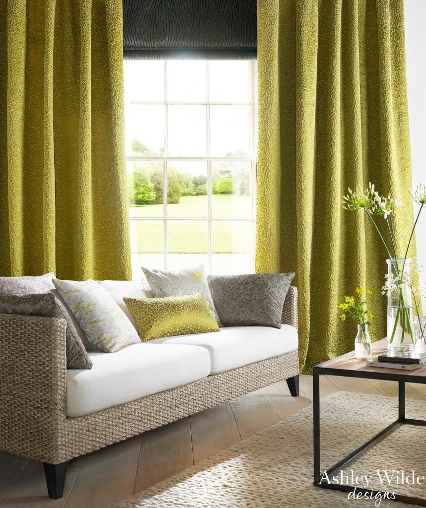 Салатовые шторы в интерьере