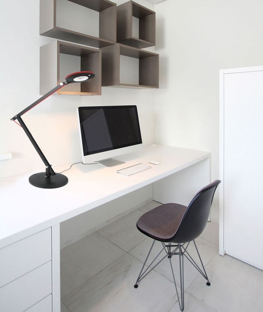 Компьютерный стол в интерьере